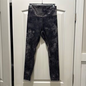 HeyNuts Essential Leggings